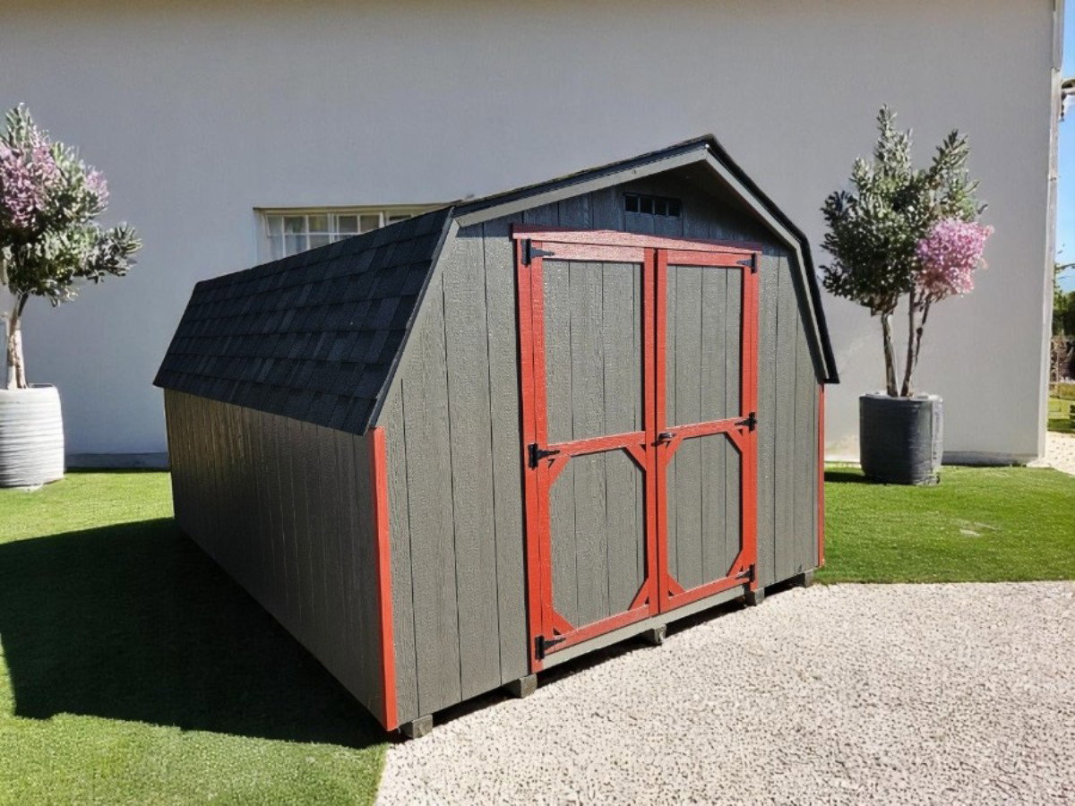 Classic mini barn shed built by Waterloo Structure for Chester County PA